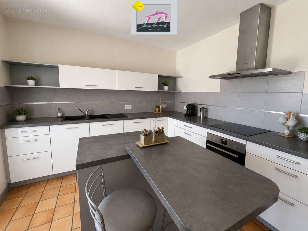 Maison de plain-pied de 139 m2 avec piscine sur une parcelle constructible de 2 710 m2 - photo 4