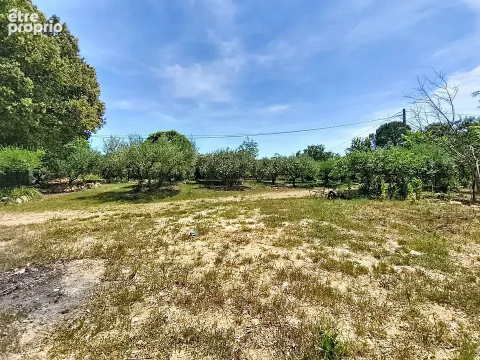 Photo Terrain à Flassans-Sur-Issole au prix de 119 000€