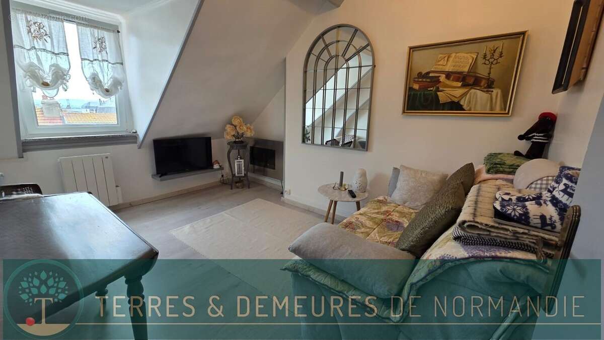 A DIEPPE, en Normandie, charmant appartement 2 pièces front de mer, rénové et vendu meublé. - photo 2