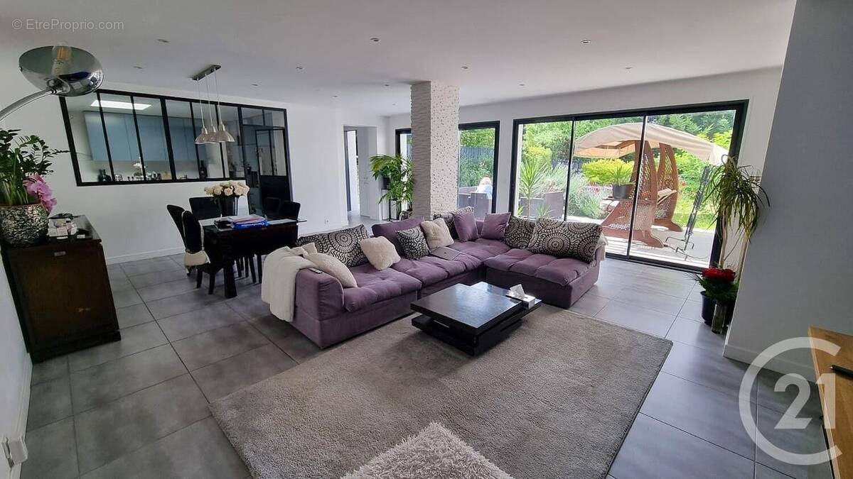 Maison à SAINT-MAUR-DES-FOSSES