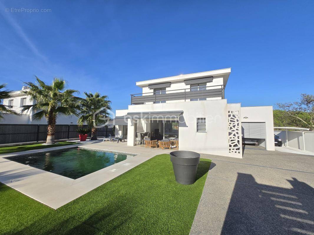 Maison à PUGET-SUR-ARGENS