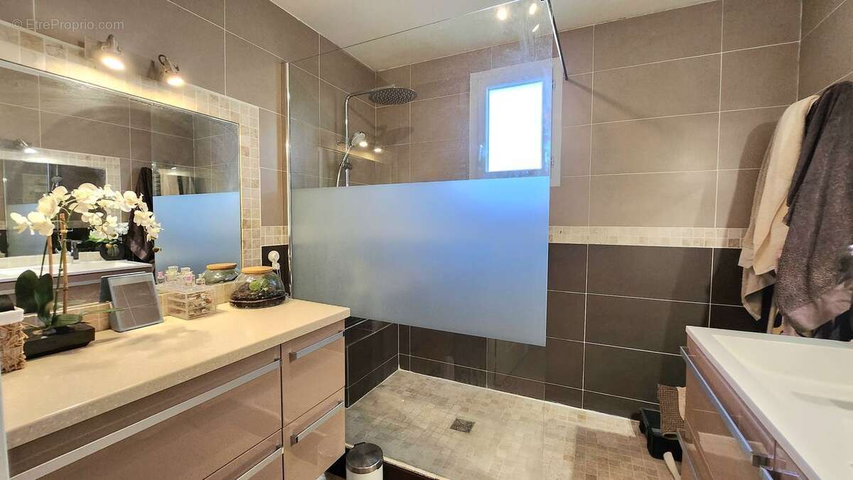 T4 / CHATEAU GOMBERT / TERRASSE / GARAGE / PARKING - Appartement à MARSEILLE-13E