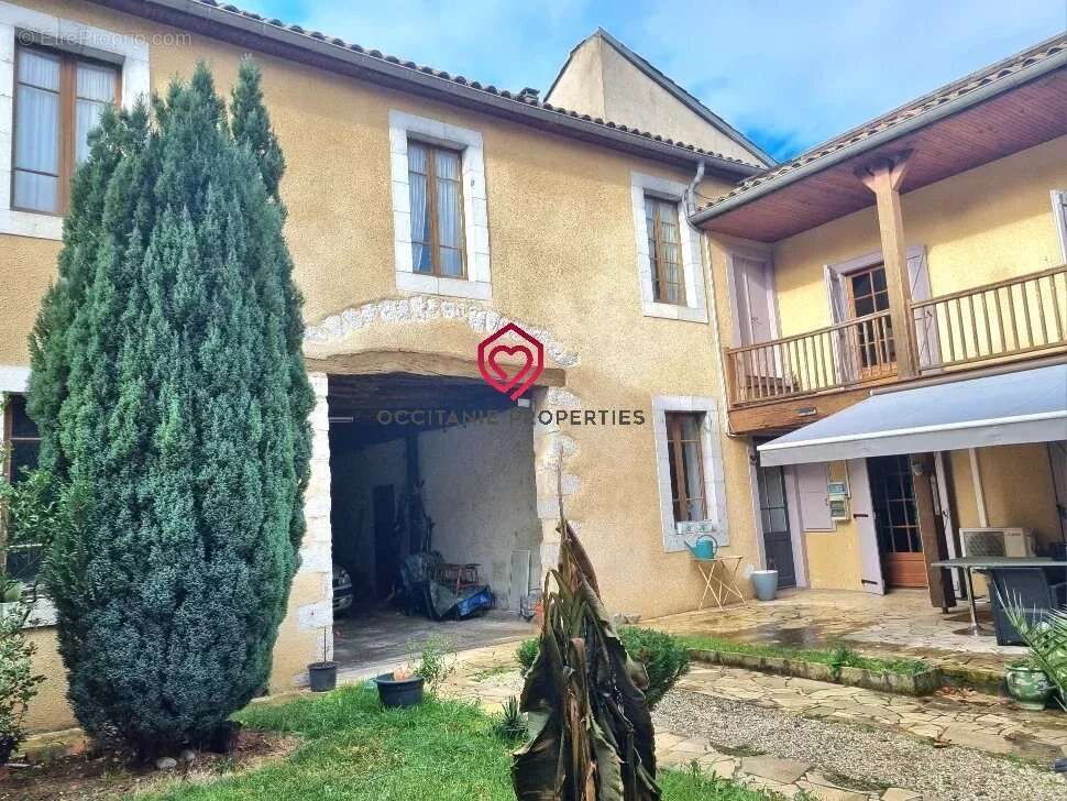 Maison à MONTREJEAU