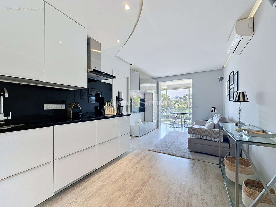 Appartement à MANDELIEU-LA-NAPOULE