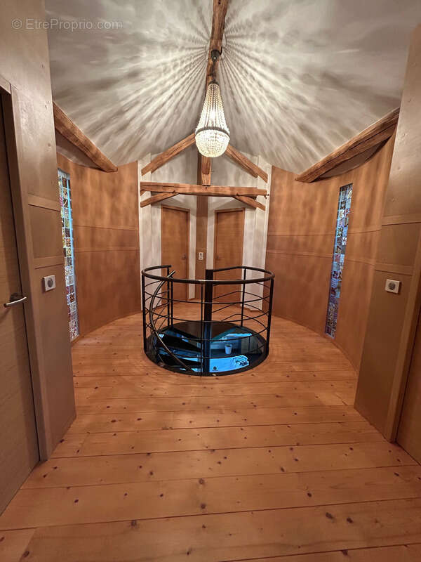 Propriété de charme sur 2 300 m² de terrain arboré sans vis-à-vis offrant calme espace et potentiel exceptionnel CHAMPCEVRAIS (8 - photo 6