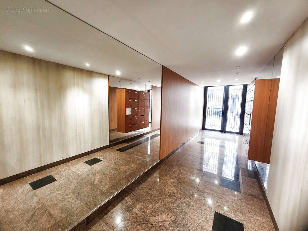 Appartement à CHARENTON-LE-PONT