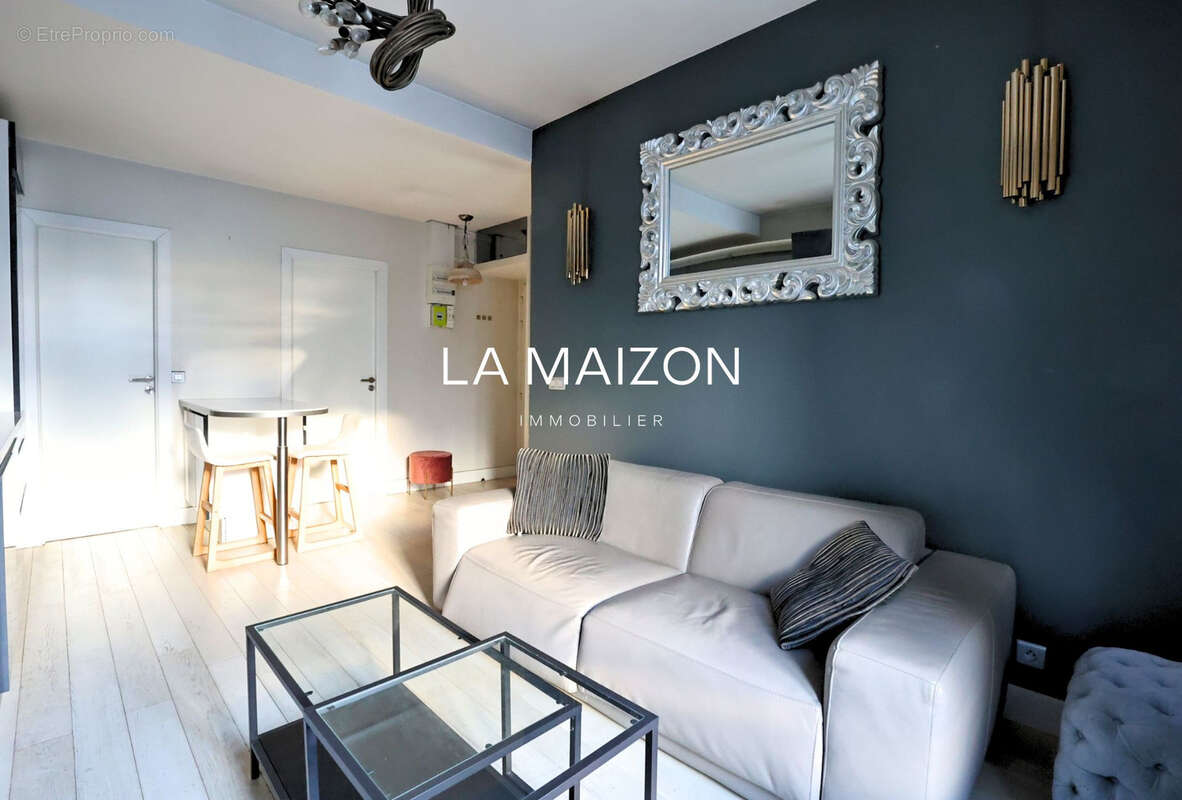 Appartement à PARIS-8E
