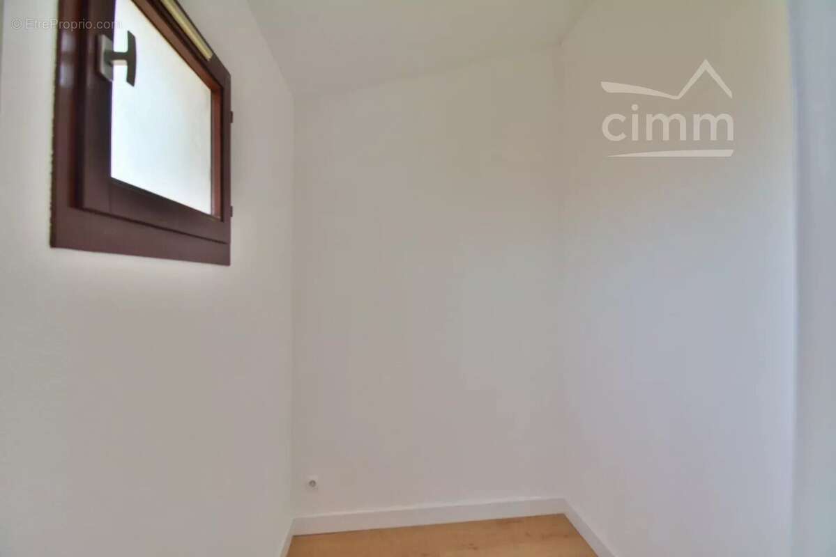 Vente - saint cyprien plage - en marina - bel appartement renove au 2eme et dernier etage - traversant  - 1 place de parking sec - photo 7