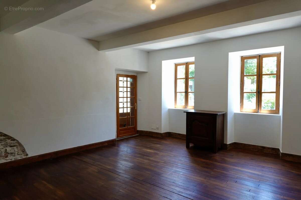 Maison en pierre de caractère 250 m² + corps de ferme 551 m² et maison annexe à rénover – Volumes, lumière & authenticité - photo 13
