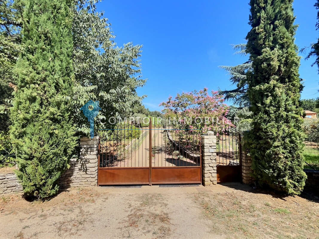 Maison à SAINT-SATURNIN-LES-APT