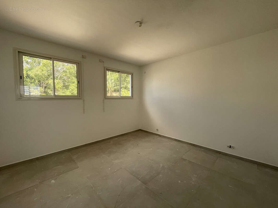 Maison à LES ABYMES