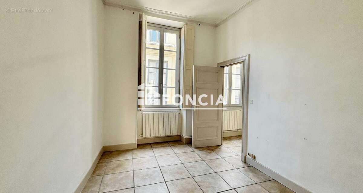 Nîmes Écusson – Bel appartement T3 de 110 m² aux beaux volumes dans immeuble de caractère - photo 5