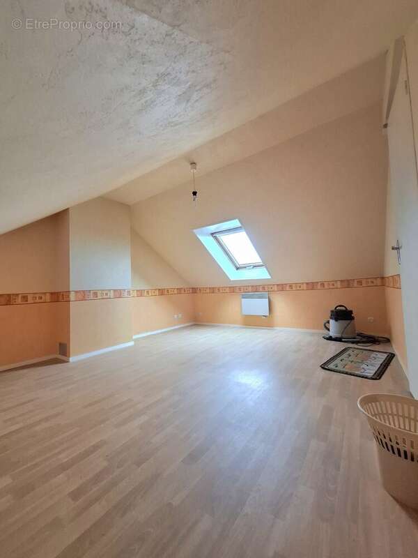 Maison 96 m² à La Bazoge  - photo 5