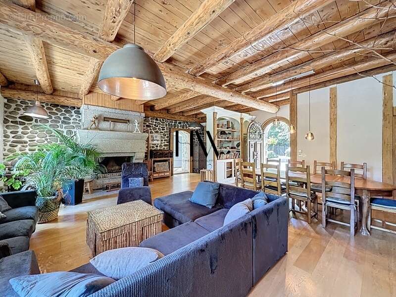 Maison à VETRAZ-MONTHOUX