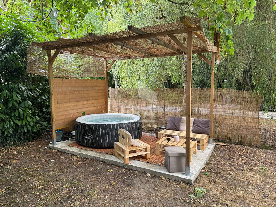 Maison à SAINT-MEDARD-DE-GUIZIERES