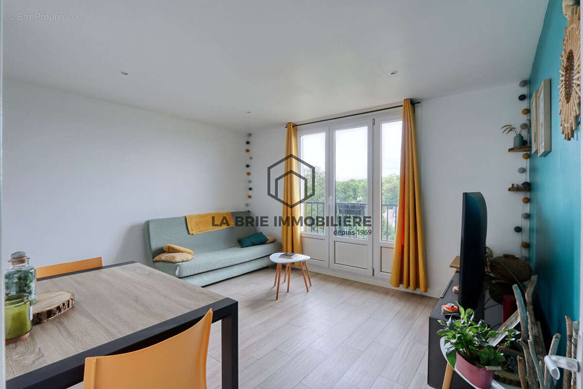 Appartement à BRIE-COMTE-ROBERT