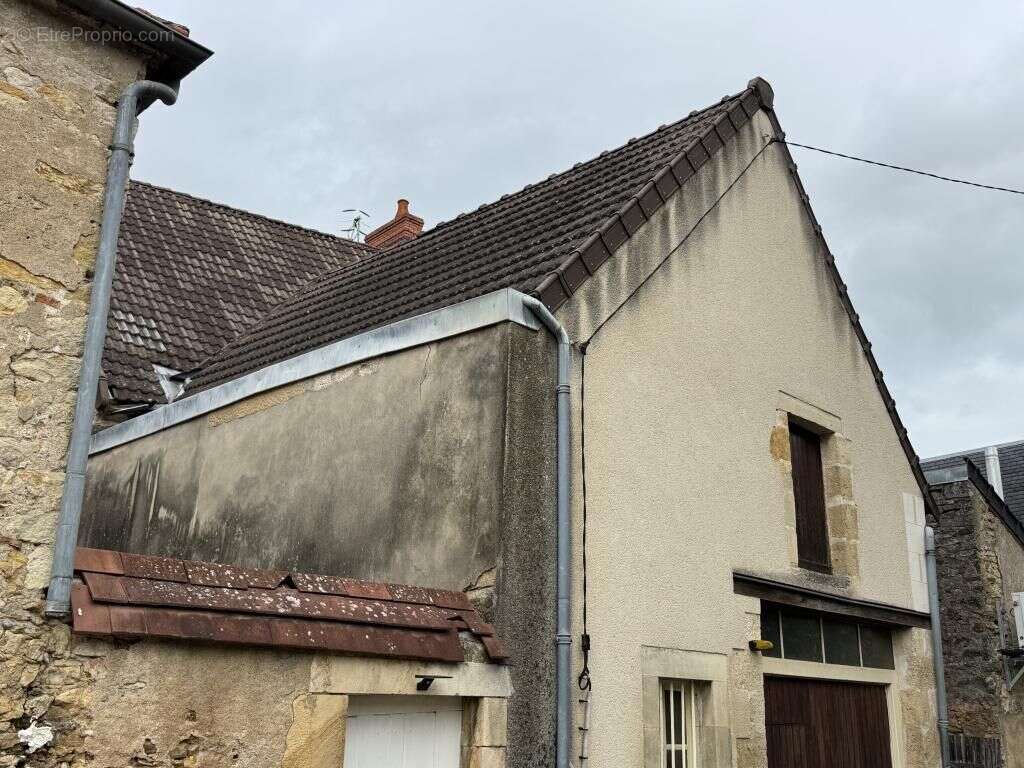 Parking à SAINT-AMAND-MONTROND