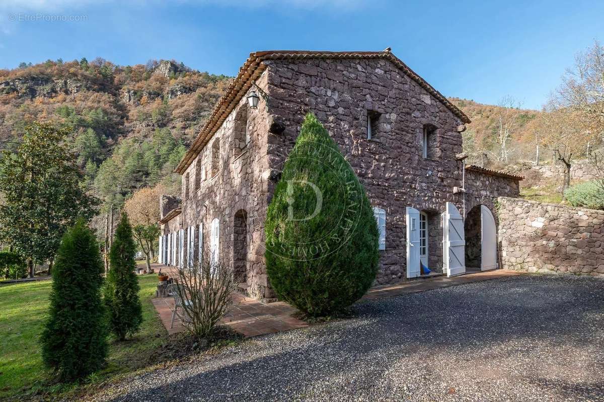 Maison à PUGET-THENIERS