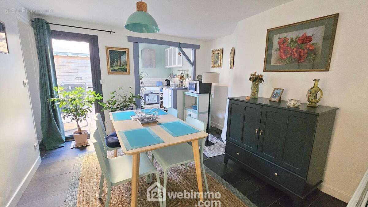 Voici la salle à manger de 11 m².