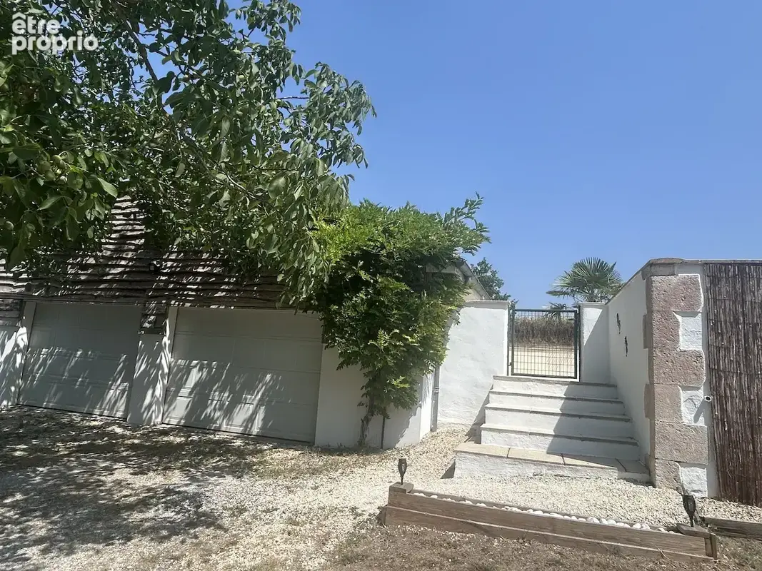 Maison d'architect avec étang, piscine, dépendances au calme. - photo 19