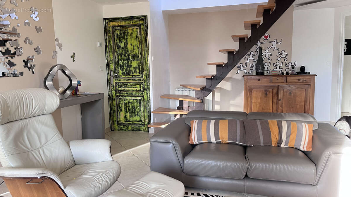 Maison à JONQUIERES-SAINT-VINCENT