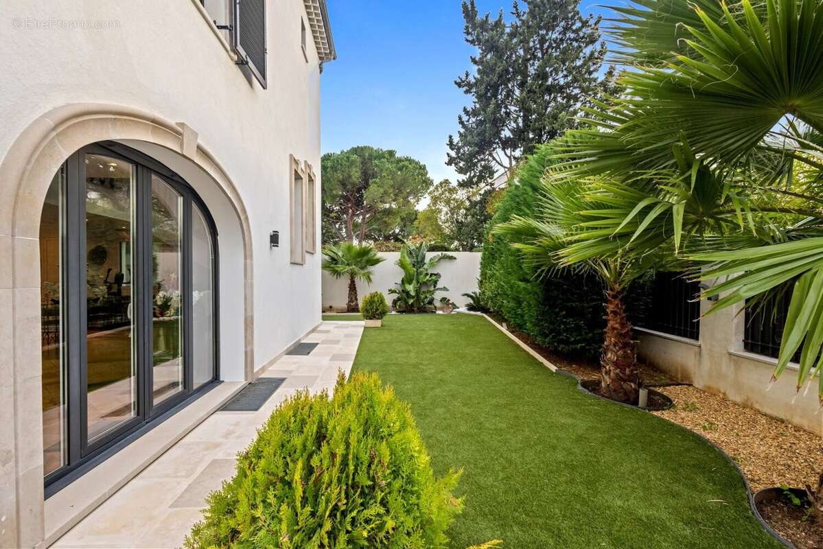 Maison à MANDELIEU-LA-NAPOULE