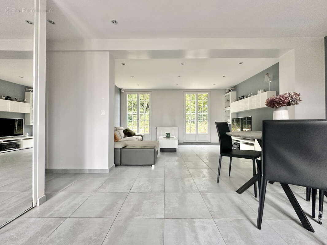 Maison à FONTAINE-CHAALIS