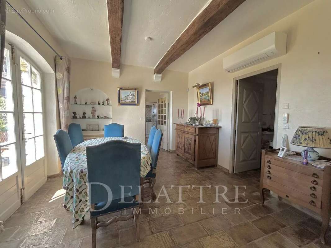 Maison à CHATEAUNEUF-GRASSE