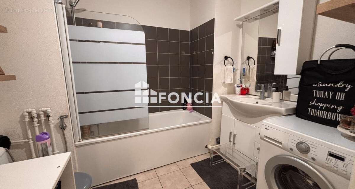 MARSEILLE - Appartement T2 avec Terrasse Ascenseur et Parking privé - Parfait état - photo 4