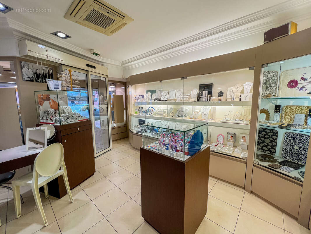 Commerce à CARRY-LE-ROUET