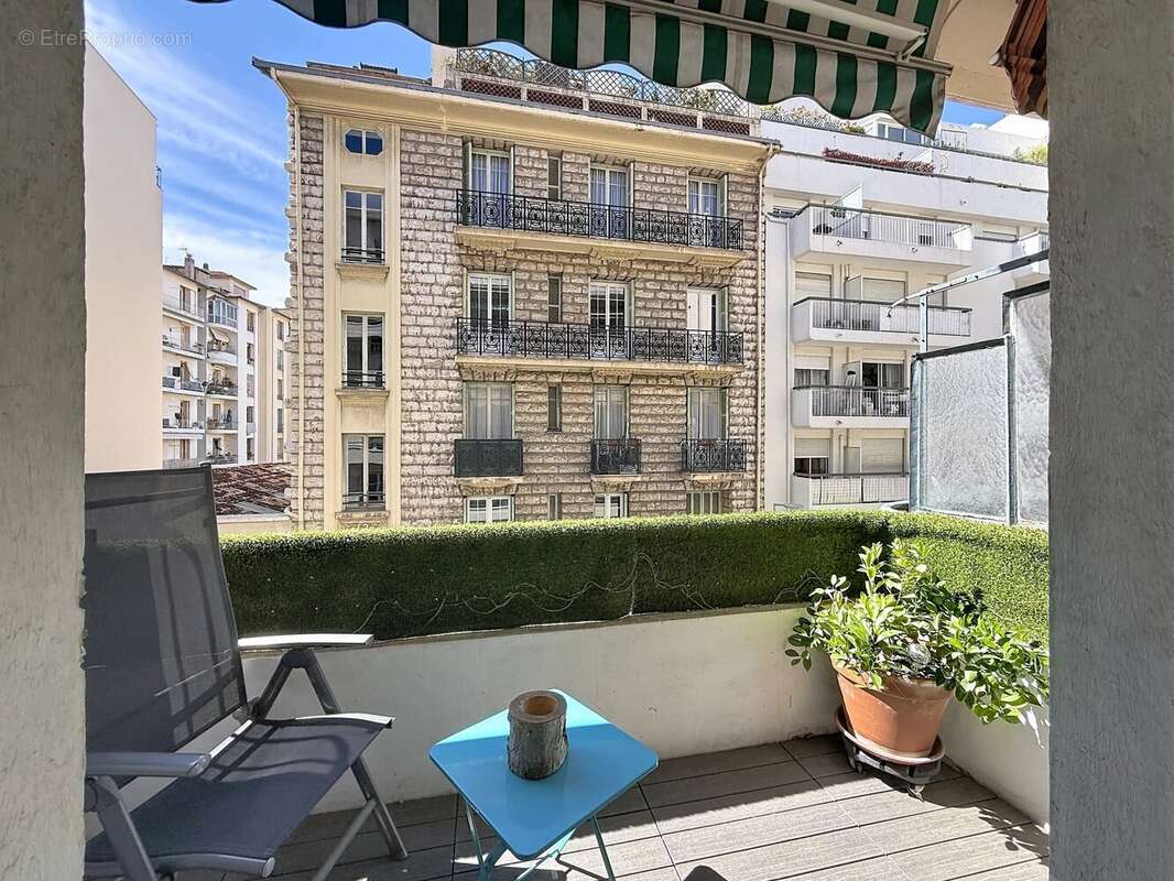F2 nice - libération - balcon - traversant - photo 7