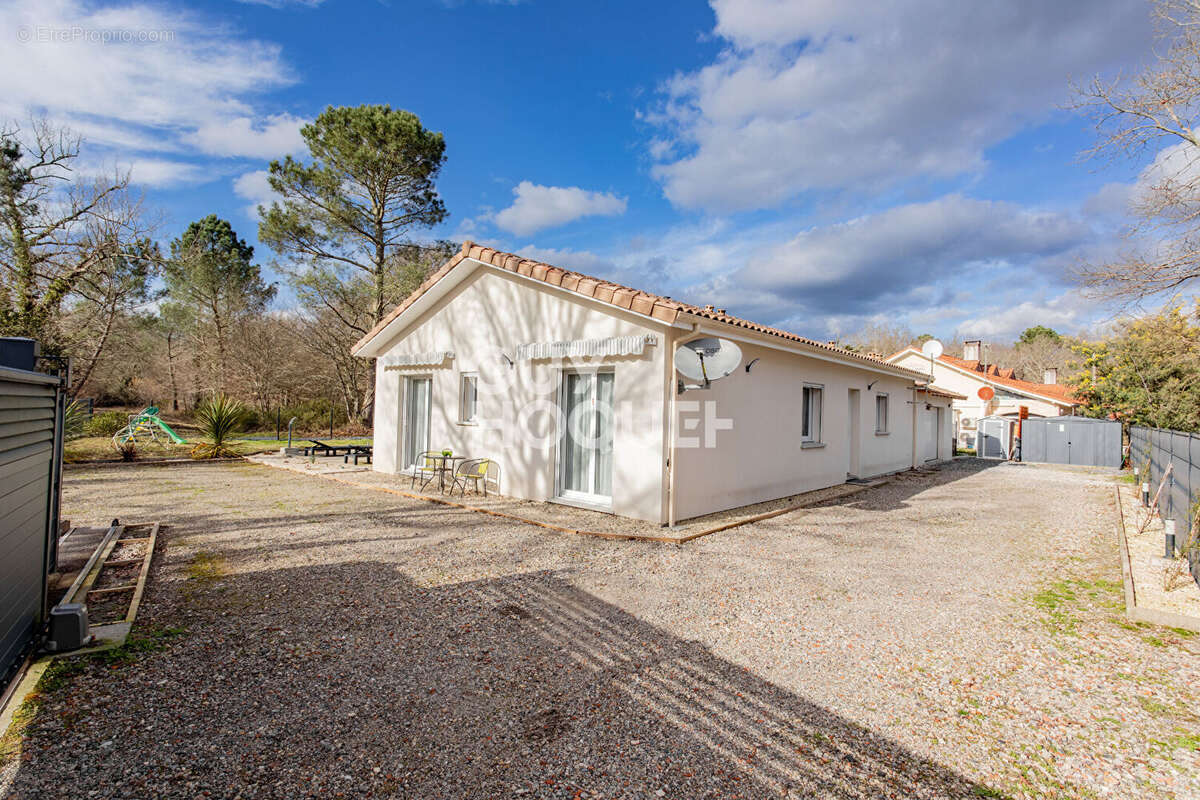 Maison à PARENTIS-EN-BORN