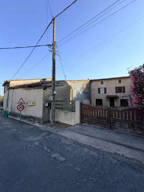 Grande maison de 182 m²  à rénover, avec grande remise, cours et jardin ombragé - photo 17