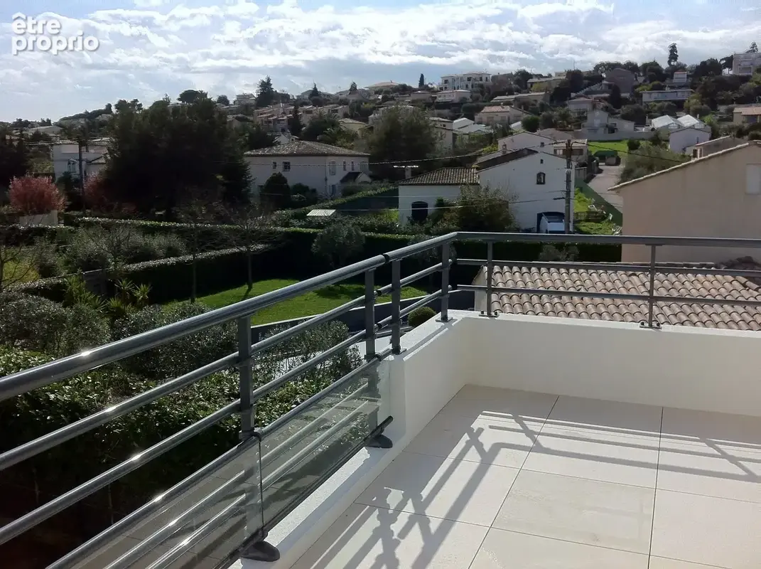 Antibes - Dernier étage - 3 Pièces - terrasse d'angle 18m2 - photo 2