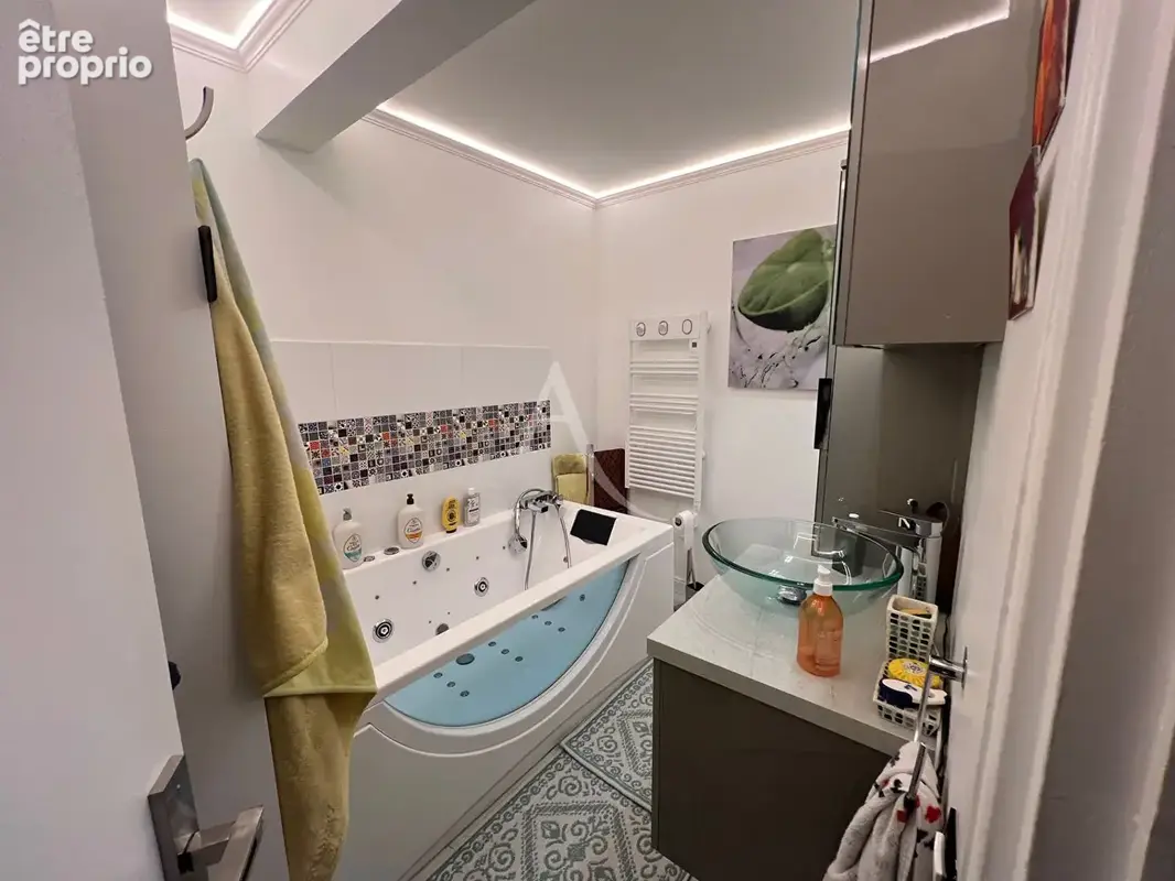 Appartement 3 pièces de standing au coeur d'une résidence confidentielle avec piscine - photo 10