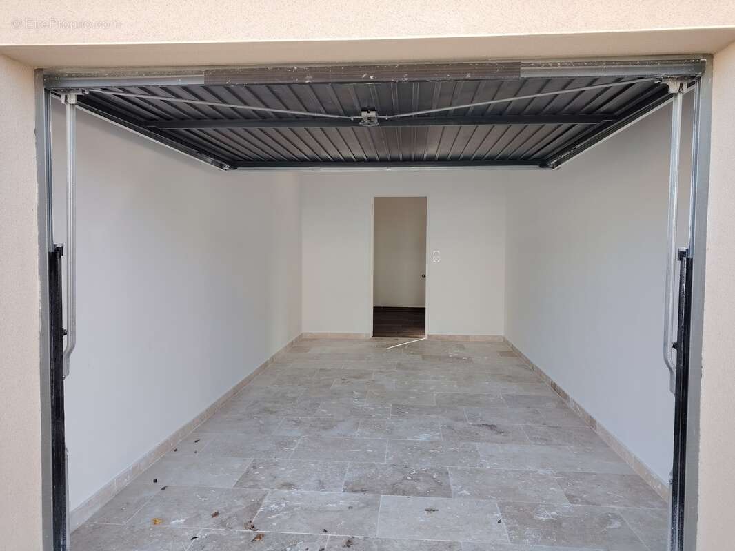 Garage 17 m² - Maison à SAINT-FIEL