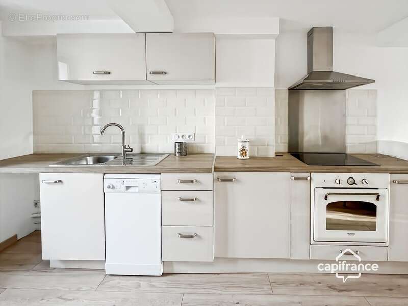 Appartement à BAGNOLS-EN-FORET