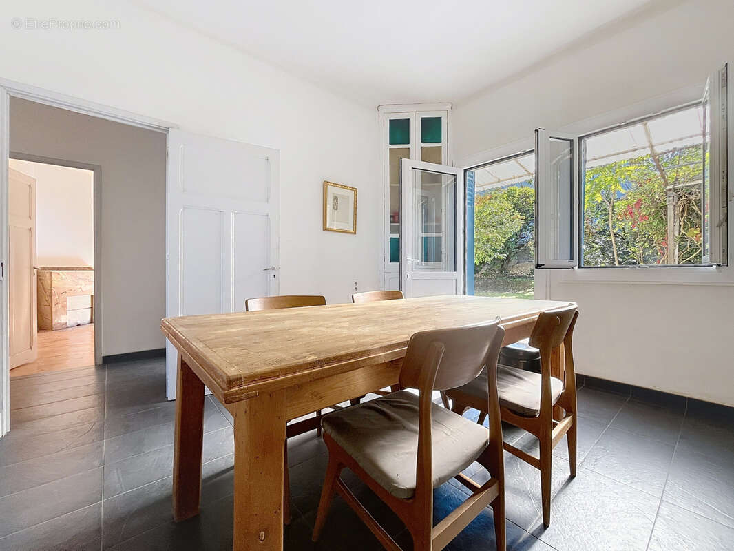 Maison de caractère, T6 de 171 m2 au calme avec jardin, terrasses et garages. - photo 4