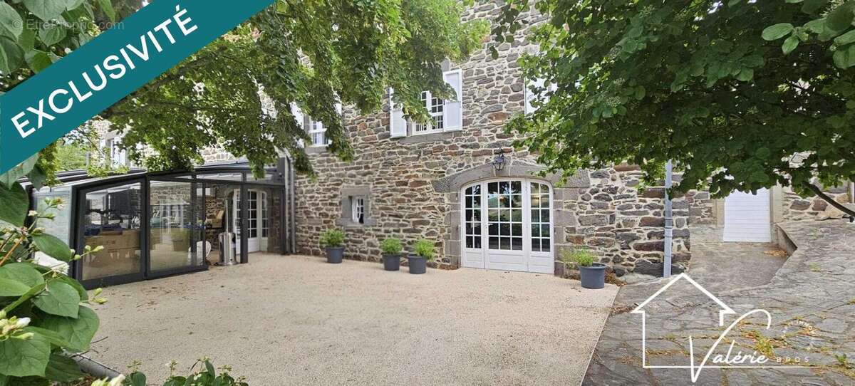 Maison 254 m² à Massiac  - photo 2