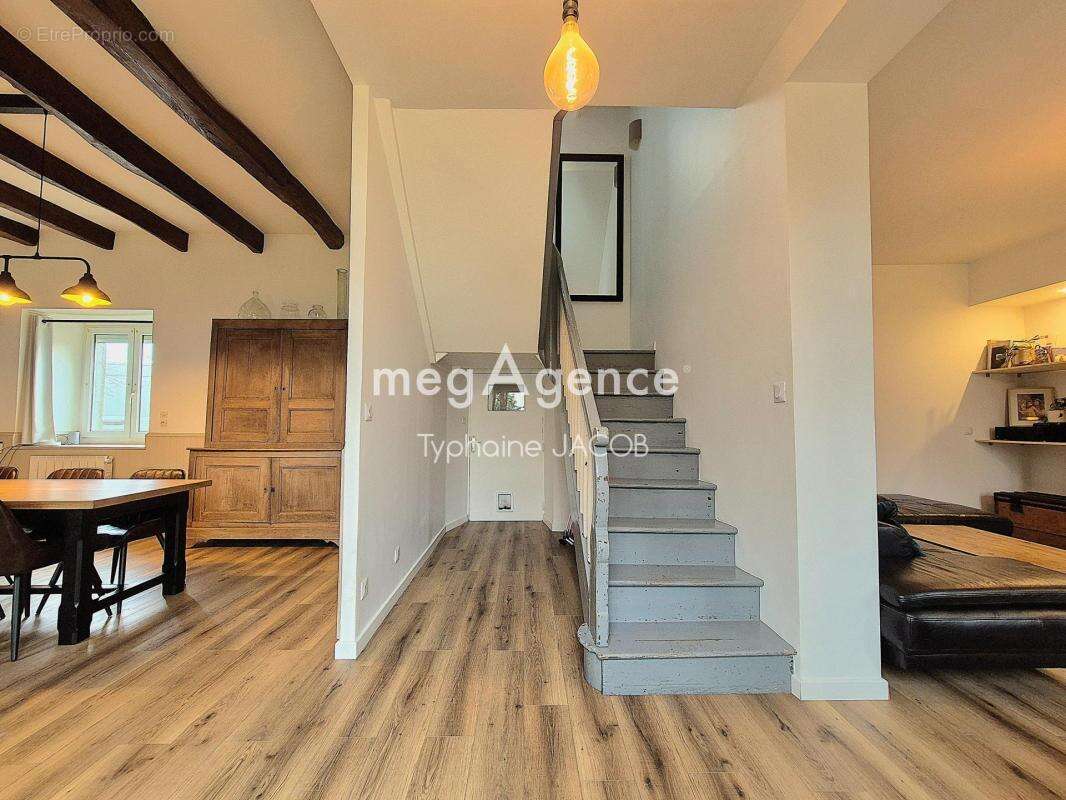Ensemble rénové : maison 6 chambres, 1 studio et T2 - photo 3