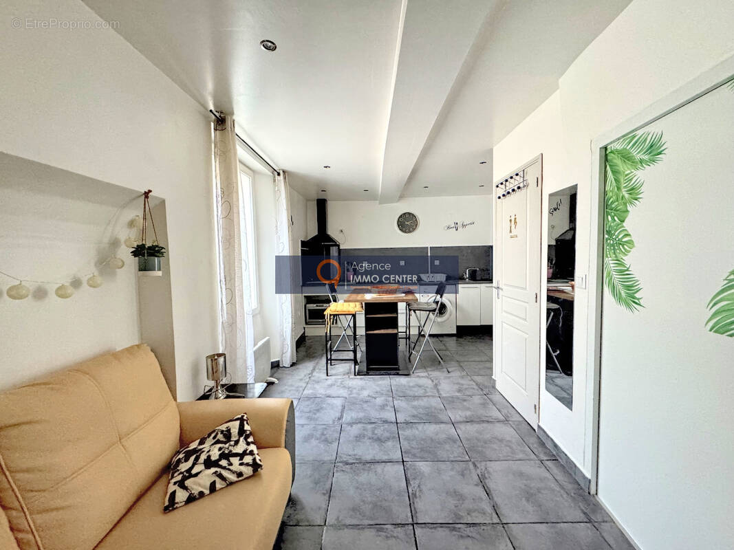 Appartement à SOLLIES-PONT