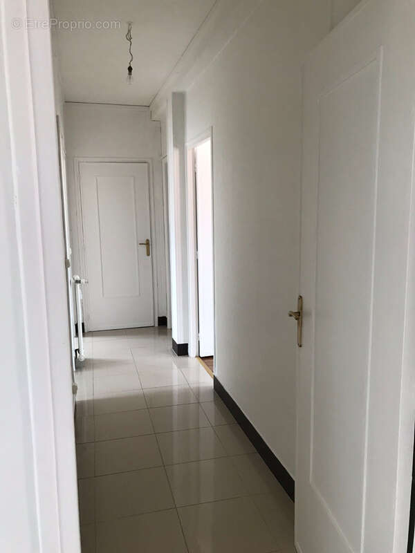 Superbe Appartement T3 Lumineux - Vue Imprenable sur l'Hôtel de Ville d'Amiens - photo 6