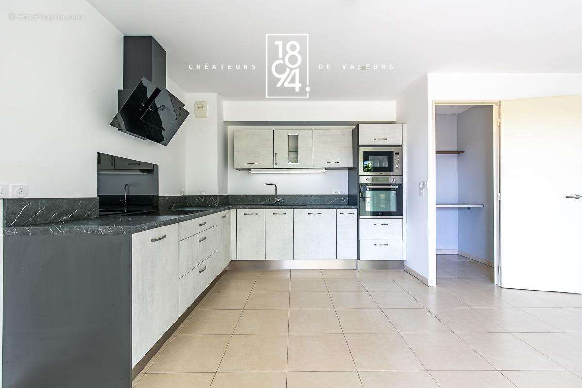 Appartement traversant avec place de stationnement et garage fermé au Puy Ste Réparade - photo 2
