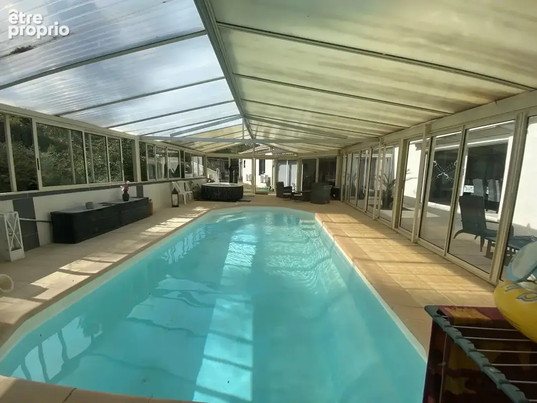 Propriété de charme avec studio, piscine couverte sur 5 000 m² de terrain - photo 2