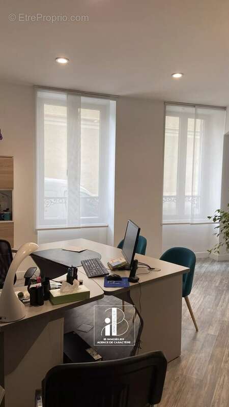 Commerce à FONTAINEBLEAU