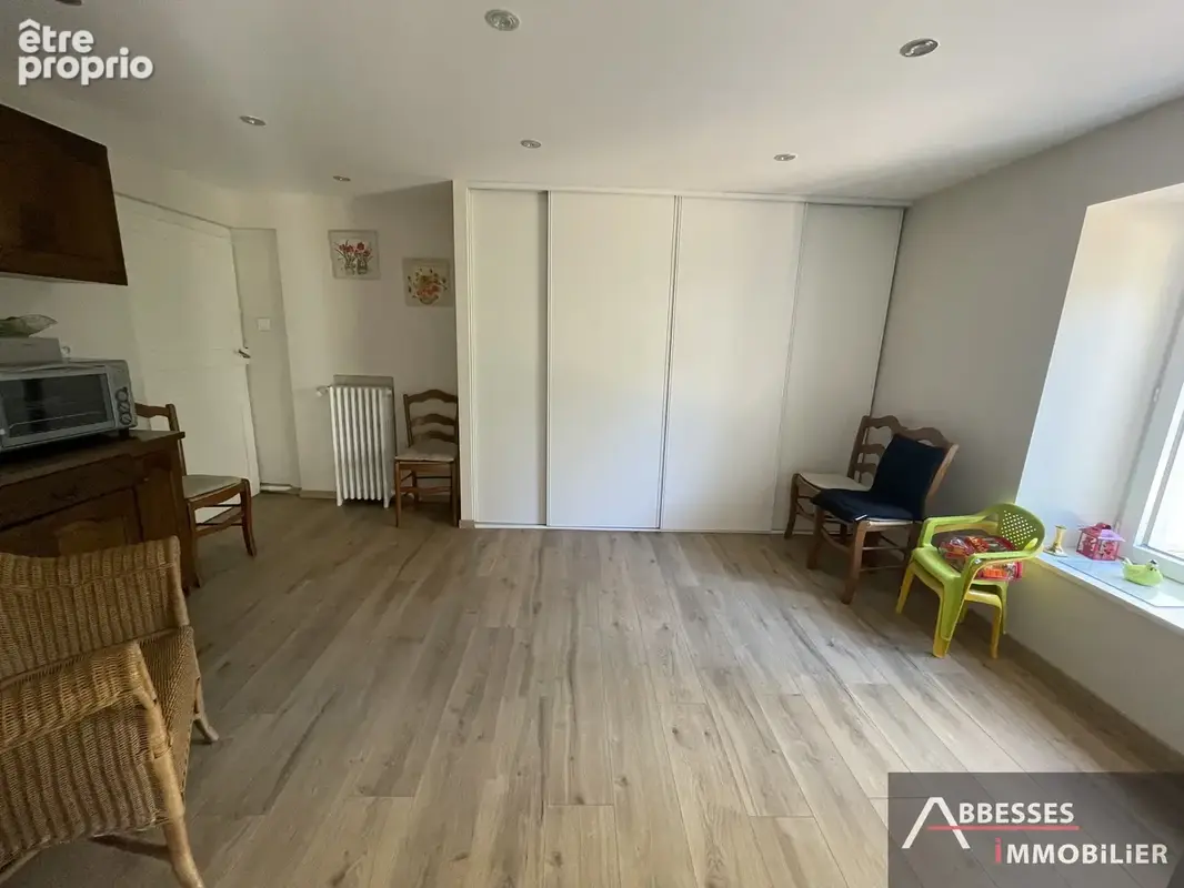 SAINT-AMÉ : Grand logement F7 'esprit maison de famille'  terrasse, terrain et stationnement - photo 19