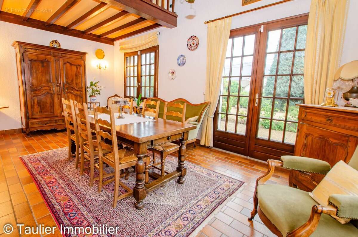ST VÉRAND -- Élégante maison familiale 5 chambres - photo 9
