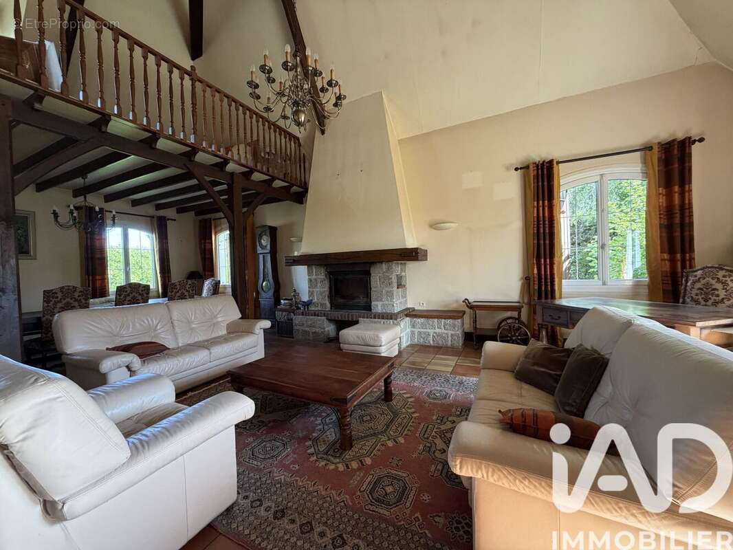 Maison 222 m² à Arconnay  - photo 3