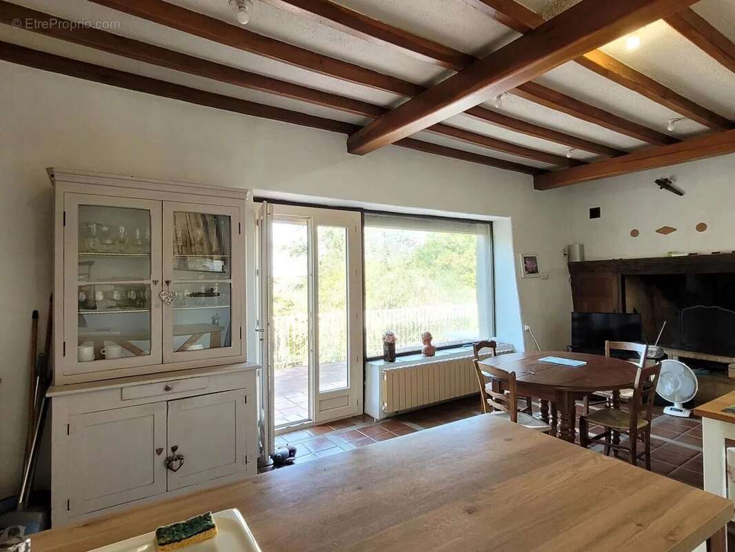 Charmante maison de campagne familiale sur un terrain de plus de 6000 m², à 10 minutes de Cahors. - photo 6