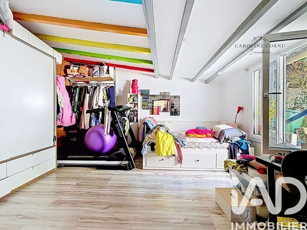 Photo 8